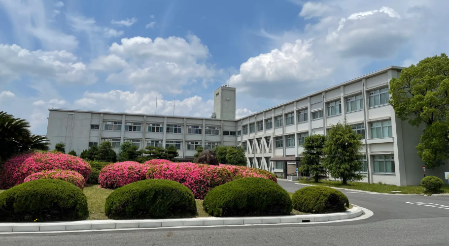 豊田工業高等専門学校の校舎外観